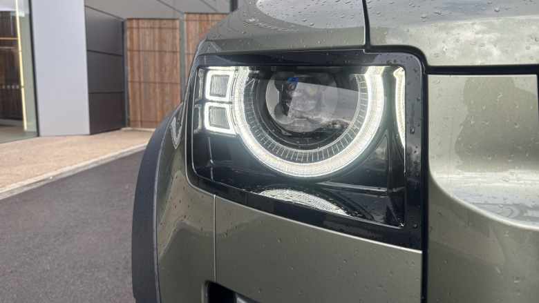 Land Rover Defender 2.0 D200 SE 110 5dr Auto Diesel Estate